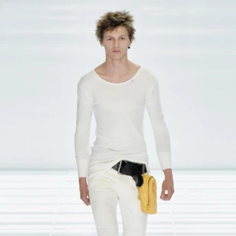 Кінець епохи оверсайзу: Prada запускають нову чоловічу сексуальність