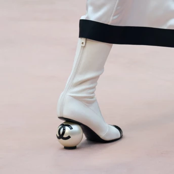 Після Chanel усі заговорили про ці чоботи: підбор-куля стає головним трендом осені 2026