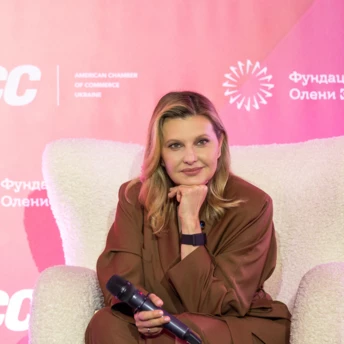 «Сила людей»: Олена Зеленська виступила на заході Американської торговельної палати в Україні