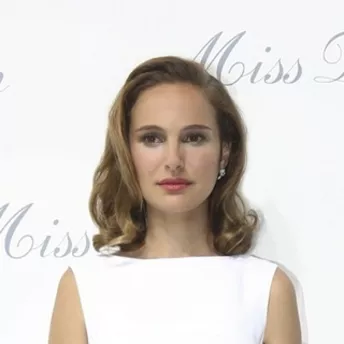 Как повторить образ Натали Портман на открытии выставки Miss Dior