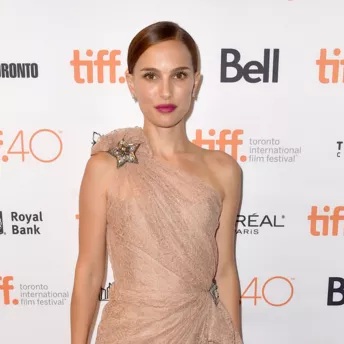 Телесные наряды главных звезд кинофестиваля в Торонто