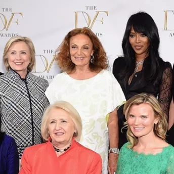 Хиллари Клинтон и Наоми Кэмпбелл на церемонии DVF 2015