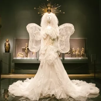 Met Gala 2018: первый взгляд на выставку «Божественные тела: мода и католицизм»
