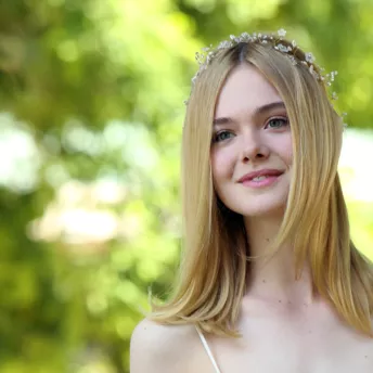 Летняя романтика: 5 бьюти-уроков Эль Фаннинг