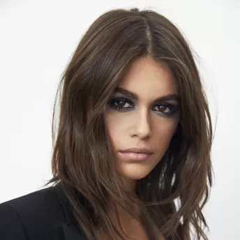 Нове обличчя: Кайя Гербер стала посланницею YSL Makeup
