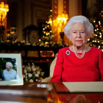 Королева Елизавета II посвятила рождественское обращение принцу Филиппу