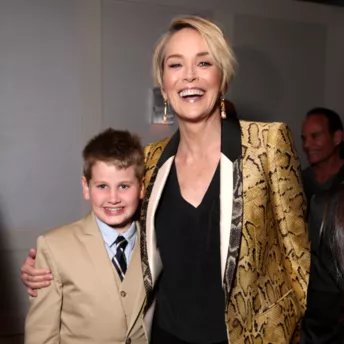 Шэрон Стоун сделала модное заявление на премьере фильма "День матери"