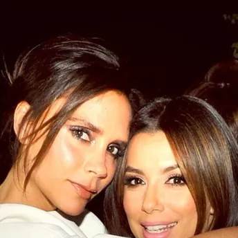 Виктория Бекхэм шьет свадебное платье Еве Лонгории