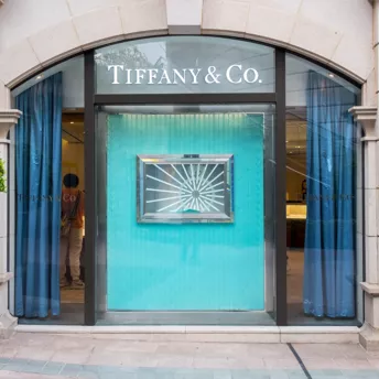 Французский конгломерат LVMH купил ювелирный бренд Tiffany & Co.