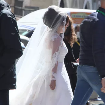 Леди Гага в свадебном платье на съемках фильма "Дом Гуччи"