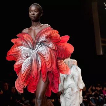 Деконструкція тіла: Iris van Herpen Couture весна-літо 2019