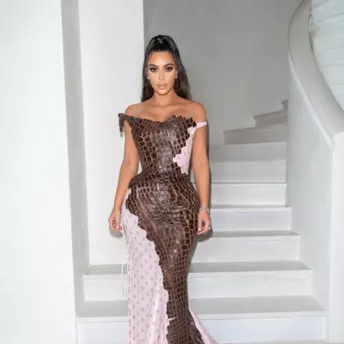 Кім Кардаш'ян у провокаційній вінтажній сукні Dior