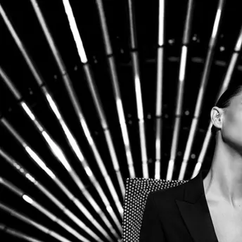 Странные танцы: Шарлотта Генсбур в новой рекламной кампании Saint Laurent
