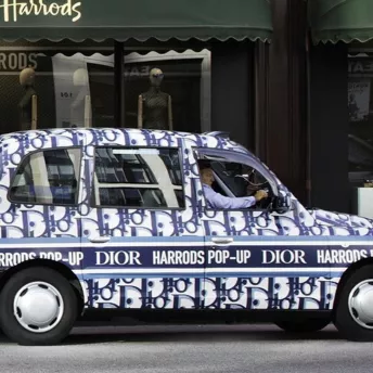Таксі Dior для універмагу Harrods