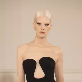 Бьюти-образы на шоу Valentino Couture весна-лето 2022