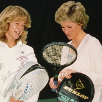 17 вдохновляющих снимков знаменитостей в теннисных юбках