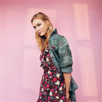 Что Карли Клосс принес новый год?