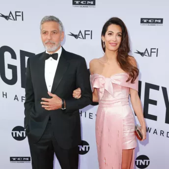 Образ дня: Амаль Клуни в Prada