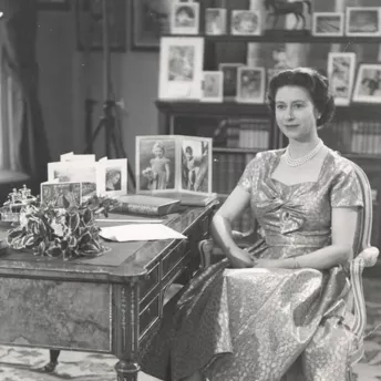 Королева говорит: как менялось рождественское обращение королевы Елизаветы II