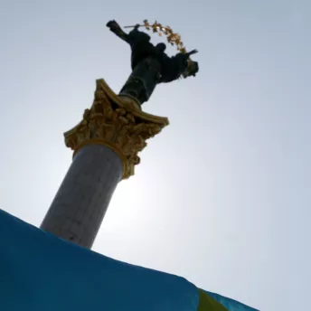 Золото на блакиті: історія кримськотатарського прапора
