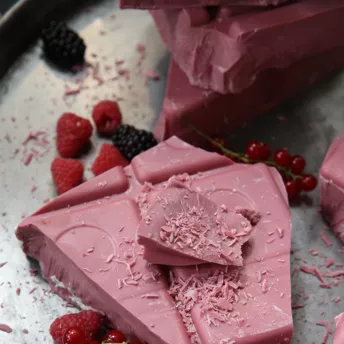 Новый фуд-тренд: розовый шоколад