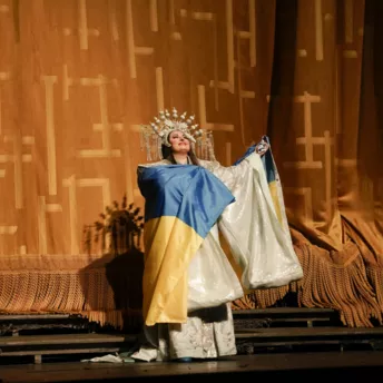 Оперна діва Людмила Монастирська – про те, як виходити на сцену, коли бомлять рідну країну