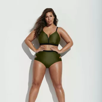 Модель plus size Эшли Грэхэм снялась в рекламе купальников