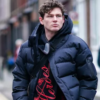 Streetstyle: как модные мужчины одеваются этой зимой