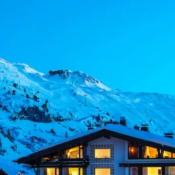 Остановитесь в отеле Thurnher's Alpenhof, чтобы покататься на лыжах в Цюрсе