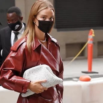 Образ дня: Розі Гантінгтон-Вайтлі в Bottega Veneta