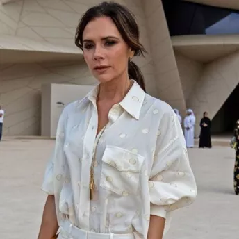 Пріянка Чопра та Софі Тернер у піжамах Victoria Beckham