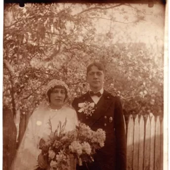 Портрет нації: весільні вбрання киян 100 років тому