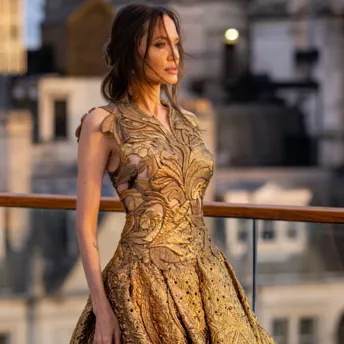 Образ дня: Анджеліна Джолі у сукні Valentino Couture
