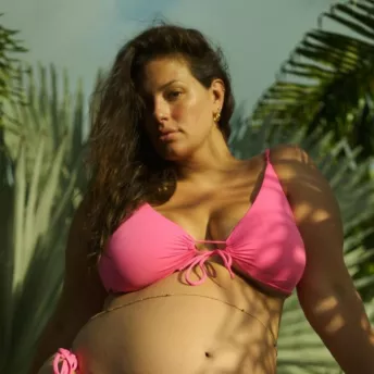 Чому вагітна Ешлі Грем — богиня пляжу