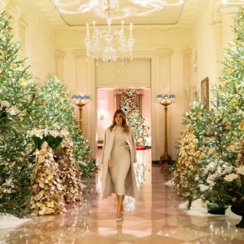 Как Мелания Трамп украсила Белый Дом к Рождеству