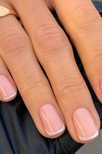 Що таке Clean Girl Nails і чому це найпопулярніший манікюр сьогоднення