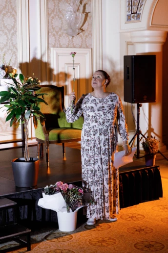 Благодійний вечір у Fairmont Grand Hotel Kyiv: читання пʼєси "Люби-мене-не-покинь"