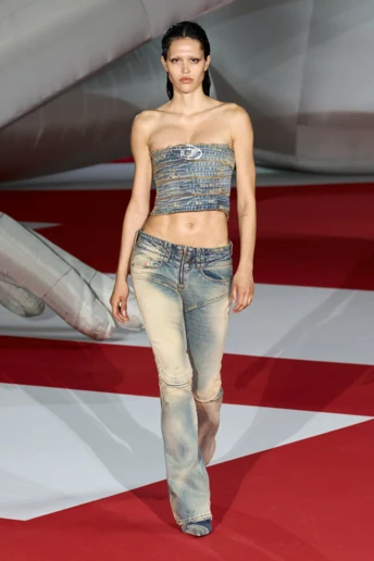 Найкрасивіші джинсові топи в колекціях весна-літо 2023