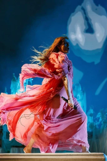 Лідерка гурту Florence + the Machine обрала сукню українського бренду OVERTHESEA