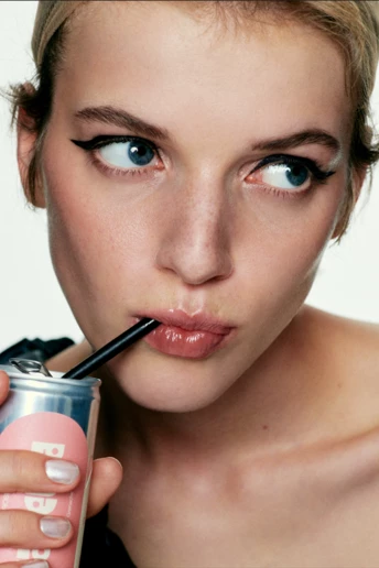 Jelly Makeup: яскравий соковитий тікток-тренд макіяжу весни 2024