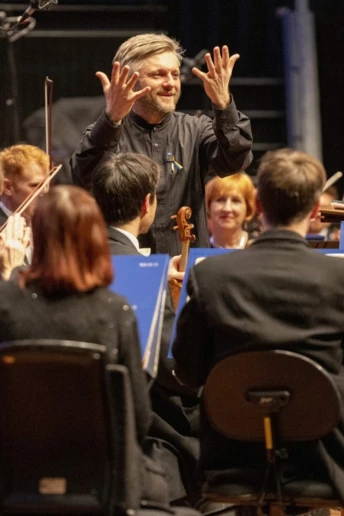 Диригент Кирило Карабиць отримав орден від короля Британії за популяризацію української музики