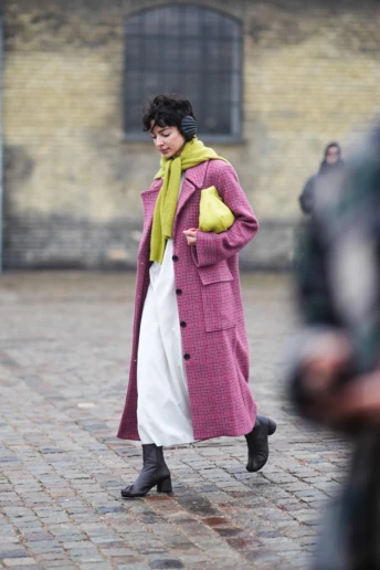 Streetstyle: пальто в клітинку — символ переходу на весняний час 