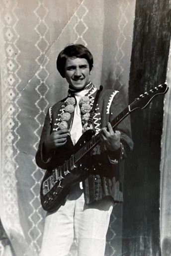 10 рідкісних світлин співака Назарія Яремчука