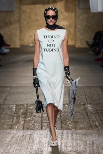 Moschino весна-літо 2025