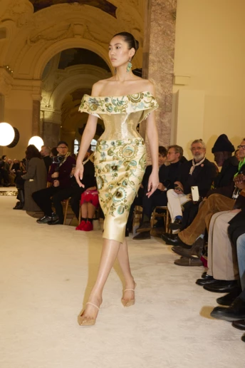 Золотий вік високої моди: колекція Schiaparelli Haute Couture весна-літо 2025