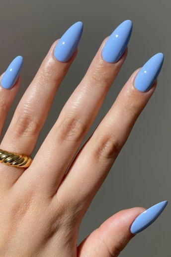 Волошковий манікюр: найпоетичніший nail-тренд цього літа