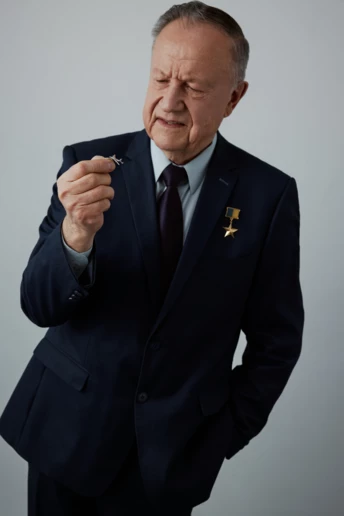 Ювелірний бренд Kochut присвятив прикрасу літаку "Мрія"