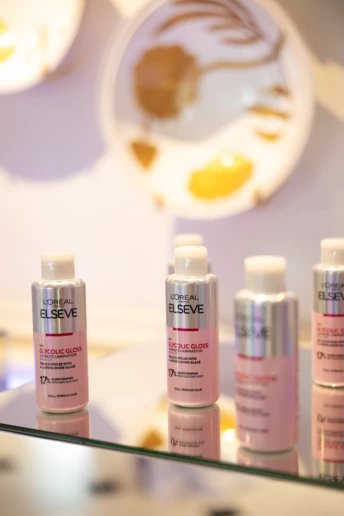 Ще більше сяйва від L’Oréal Paris: оновлення лінійки Elseve Glycolic Gloss та фарби Casting Creme Gloss