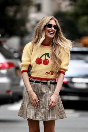 Streetstyle: з чим поєднувати масляно-жовтий колір цього сезону