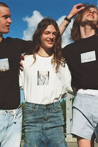 Наймодніша капсула літа: футболки і шопери Vogue Ukraine з ілюстраціями Миколи Толмачова